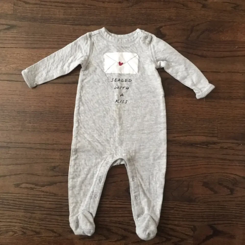 EUC‎ BabyGap Romper Size 6-9M